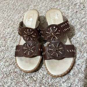 Rieker sz 38 (US 7) Brown Slip On Wedge w/Floral Design Padded Leather Footbed